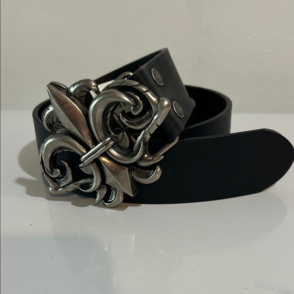 Levi’s Genuine Leather Belt w/ Heavy Fleur-de-Lis Buckle – Size L (38-40)